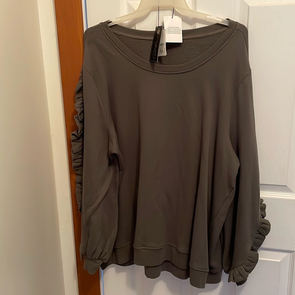 Brand NEW! Hunter green. 3x size. Selling b/c it doesn’t fit me.